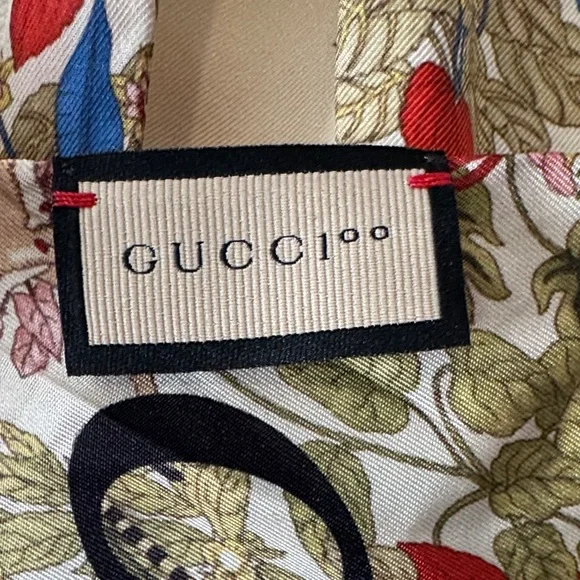 Gucci Silk Scarf with Red and Cream Floral Design - Picture 3 of 4
